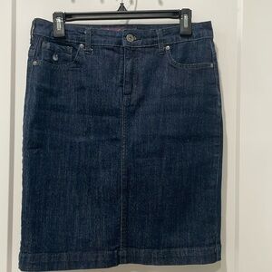 Gloria Vanderbilt Amanda skirt in dark wash embellished size 6 denim skirt